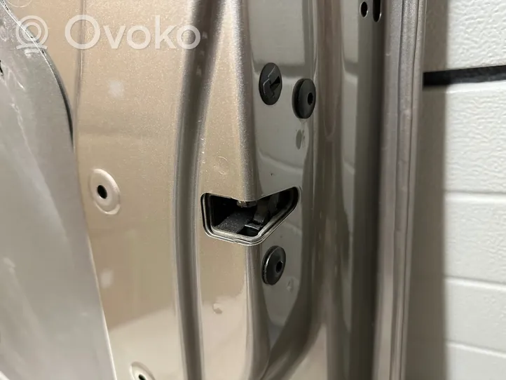 Volkswagen Amarok Front door 