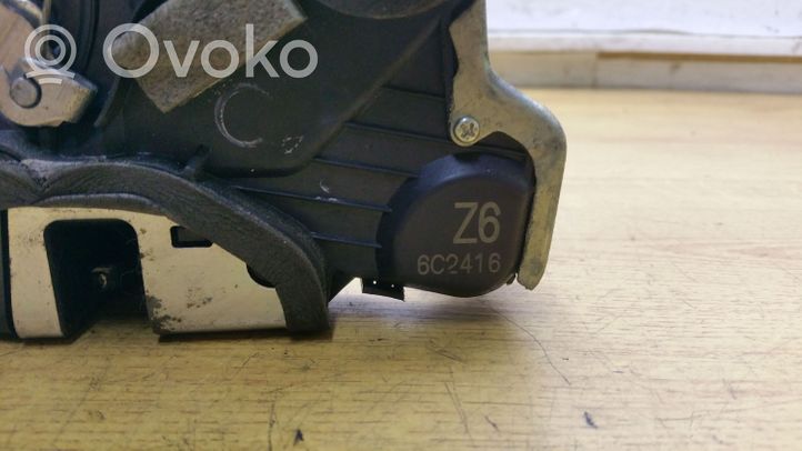 Toyota Avensis T250 Front door lock 6C2416