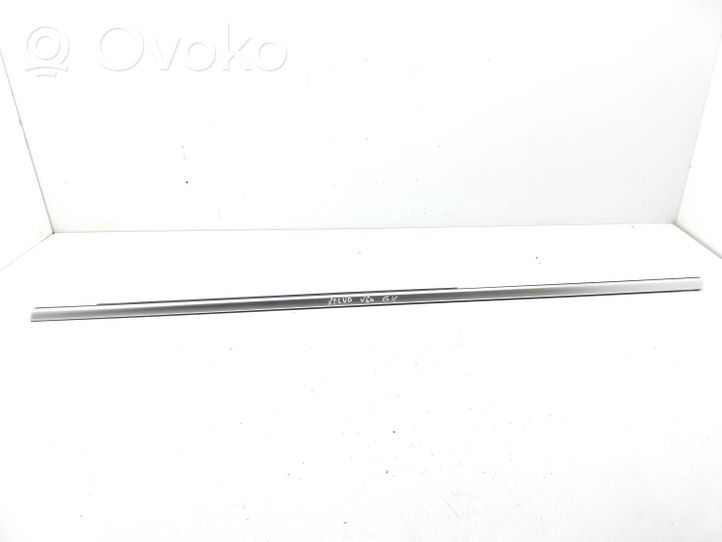 Volvo V60 Listwa / Uszczelka szyby drzwi tylnych 
