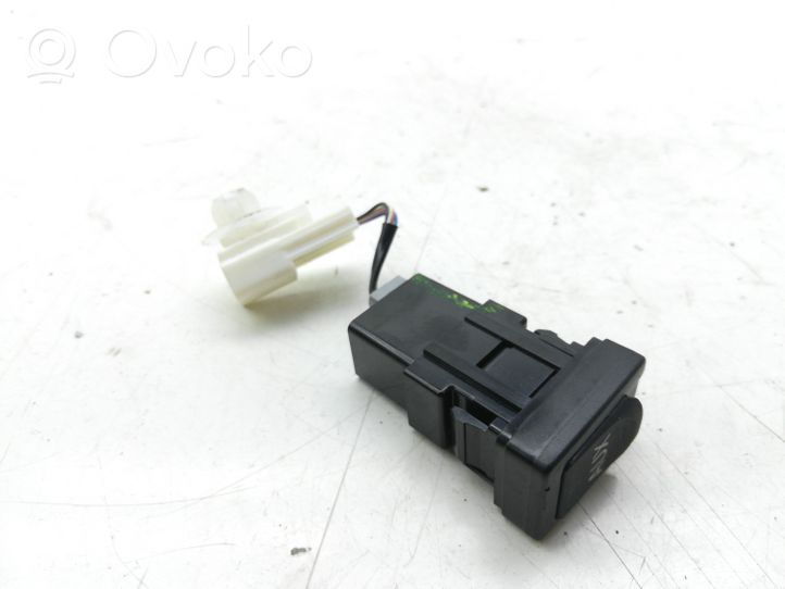 Lexus IS 220D-250-350 Connettore plug in AUX 8619053030