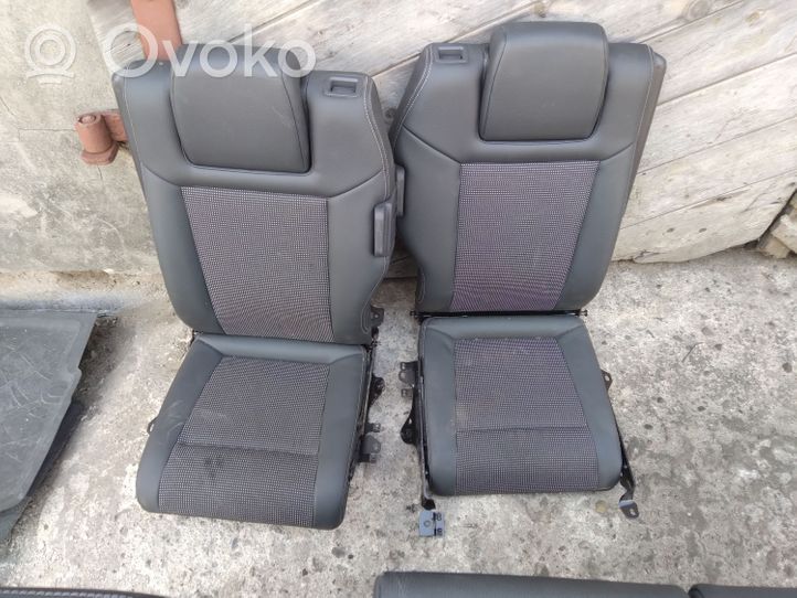 Opel Zafira B Set di rivestimento sedili e portiere 