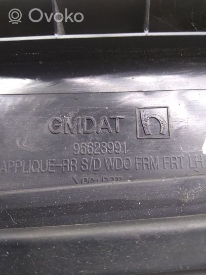 Opel Antara Takaoven lasin muotolista 96623991