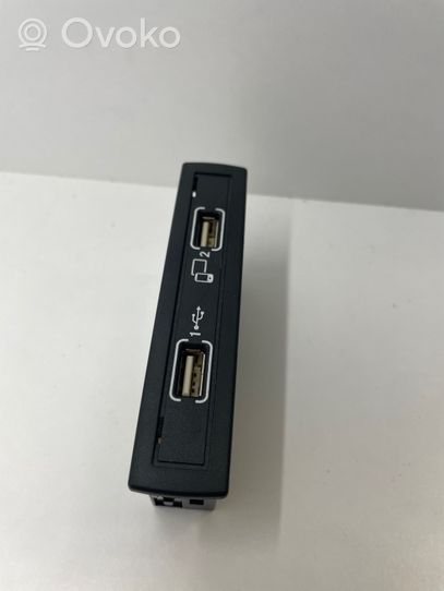 Mercedes-Benz GLE (W166 - C292) Connettore plug in USB A1728202000