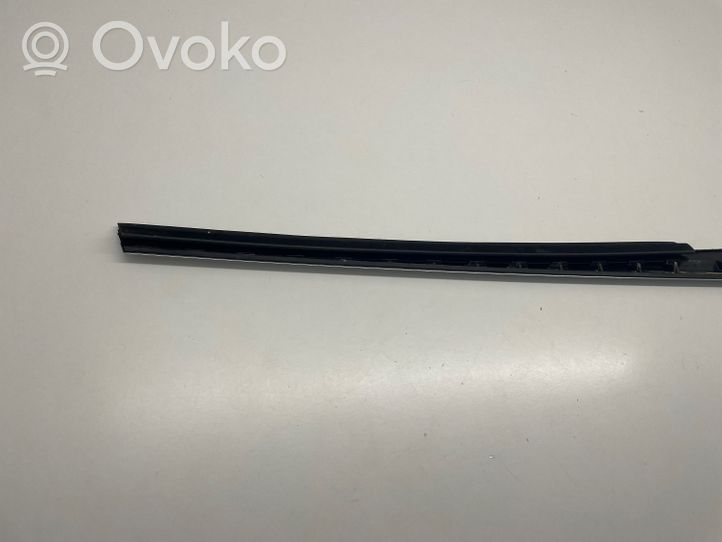 Mercedes-Benz C W205 Moulures des vitres de la porte arrière a2056703001