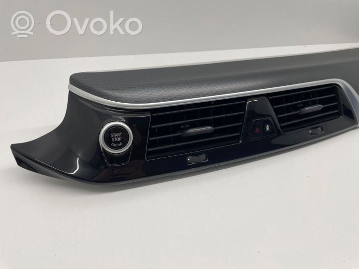 BMW M5 F90 Panelės apdaila 709084