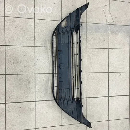 Toyota Yaris Maskownica / Grill / Atrapa górna chłodnicy 531020D120