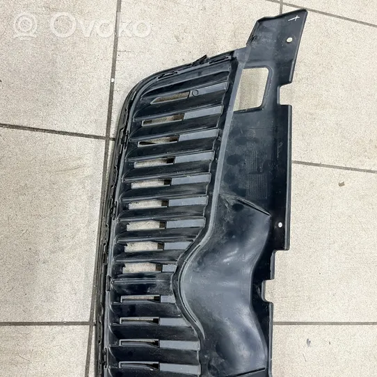 Skoda Fabia Mk2 (5J) Maskownica / Grill / Atrapa górna chłodnicy 5J0853668C