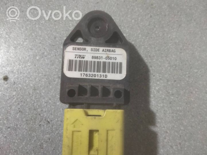 Toyota Avensis T250 Sensore d’urto/d'impatto apertura airbag 8983105010