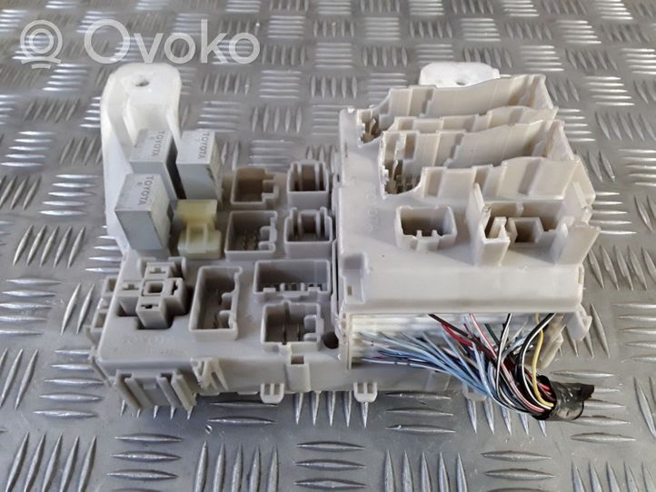 Toyota Corolla E120 E130 Module de fusibles 8264102060