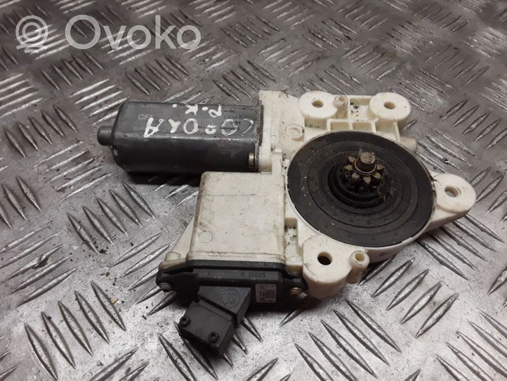 Toyota Corolla E120 E130 Priekinis varikliukas langų pakėlėjo 0130822031