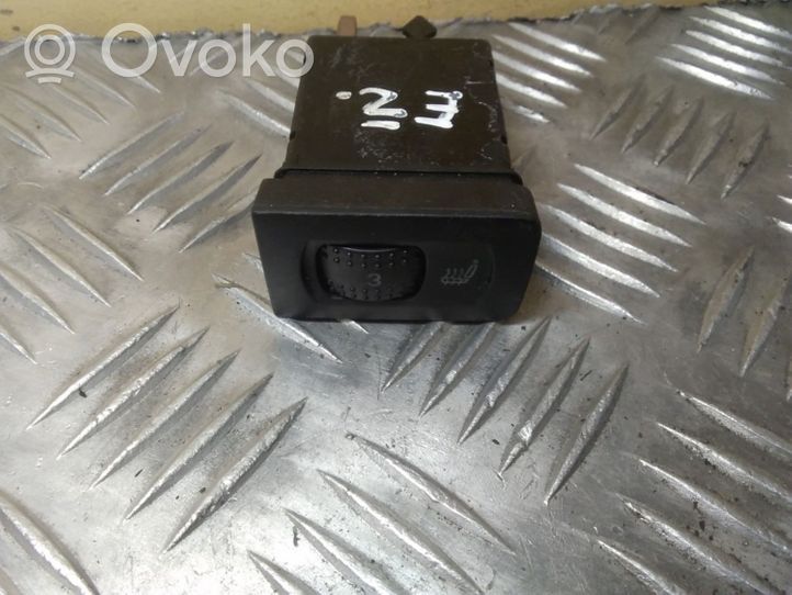 Volkswagen Golf V Seat heating switch 1J0963564B