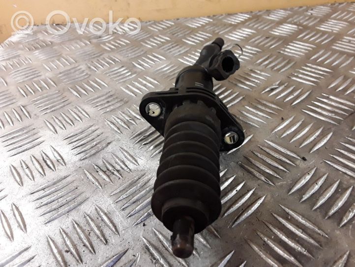 BMW 3 F30 F35 F31 Główny cylinder sprzęgła 13670610