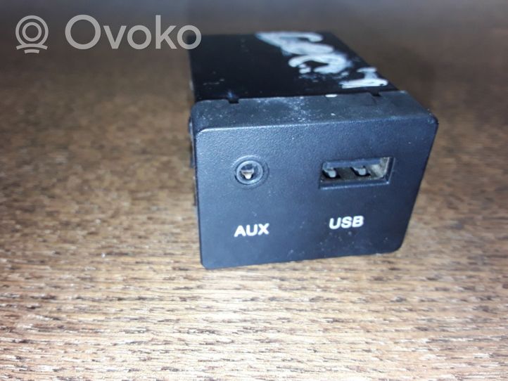 KIA Ceed USB-pistokeliitin 961202B000