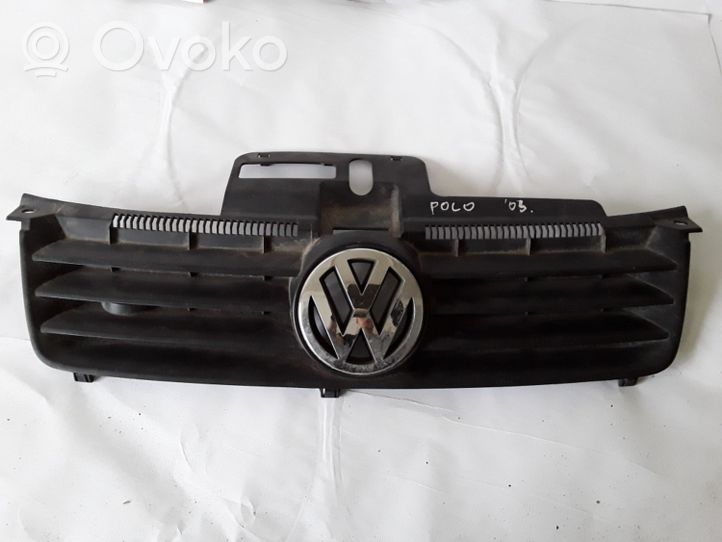 Volkswagen Polo Etupuskurin ylempi jäähdytinsäleikkö 6Q0853653C