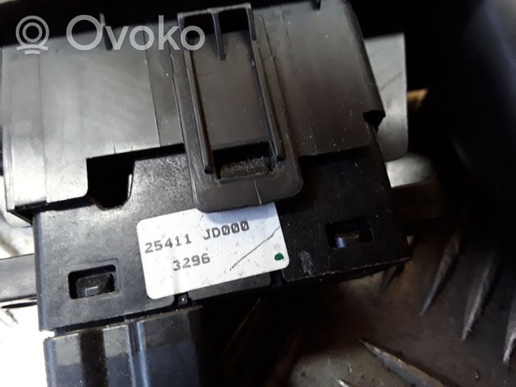 Nissan Qashqai+2 Sähkötoimisen ikkunan ohjauskytkin 25411JD000