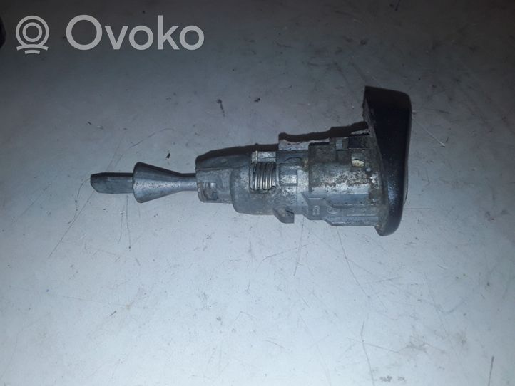 Volkswagen Golf V Serratura portiera anteriore (vicino alla maniglia) 1K5837167168