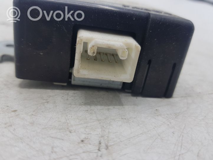 Toyota Avensis Verso Oven keskuslukituksen ohjausyksikön moduuli 8974144060