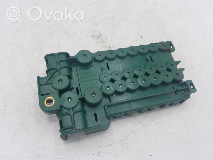 BMW 7 E38 Module de fusibles 8367768