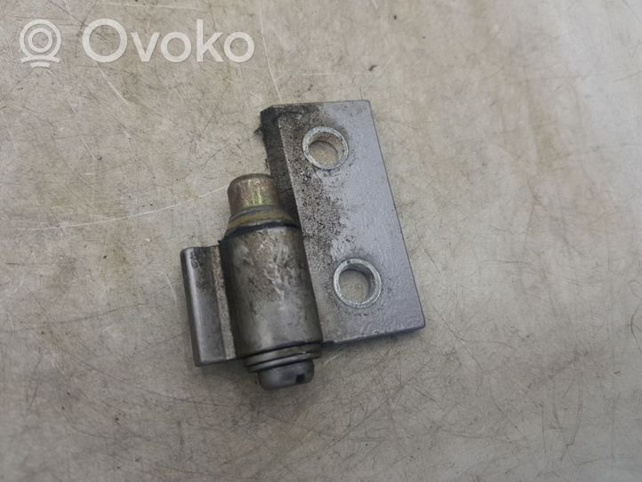 BMW 5 E39 Rear door upper hinge 415119603079