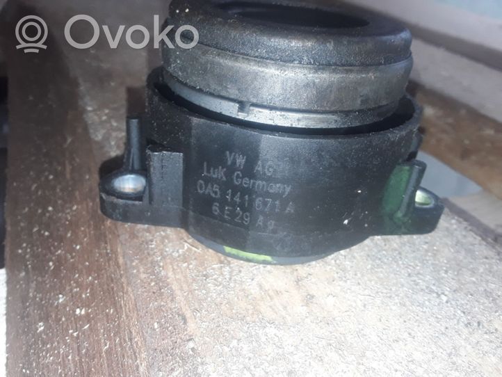 Volkswagen Touran I Clutch release bearing slave cylinder 0A5141671A