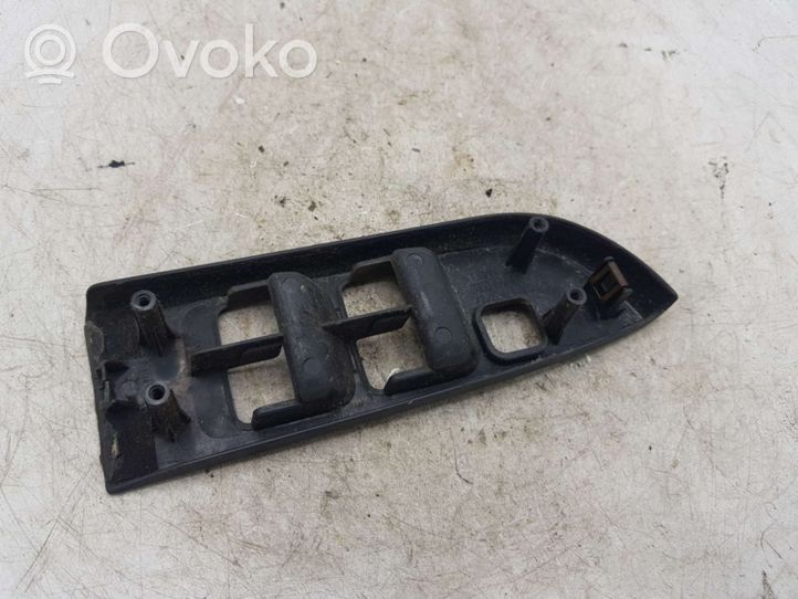 Subaru Impreza II Rivestimento pulsantiera finestrino della portiera anteriore 