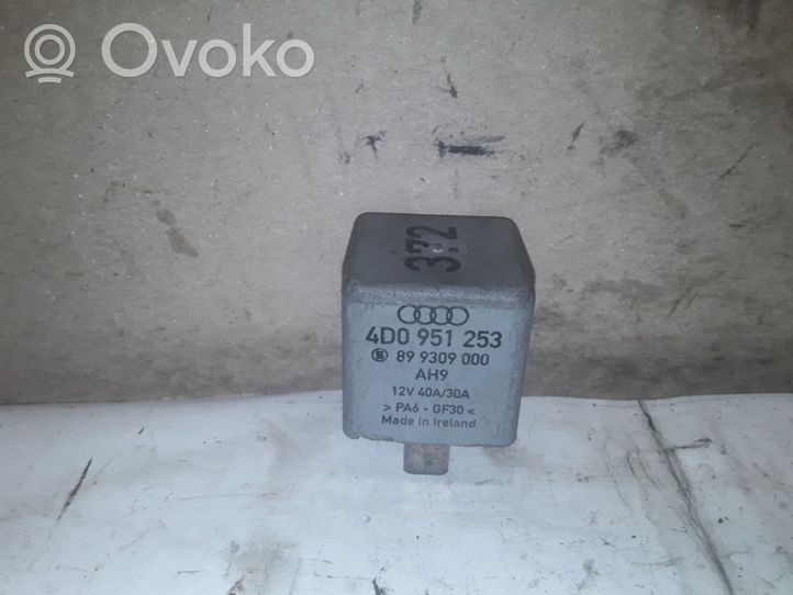 Audi A8 S8 D2 4D Polttoainepumpun rele 4D0951253