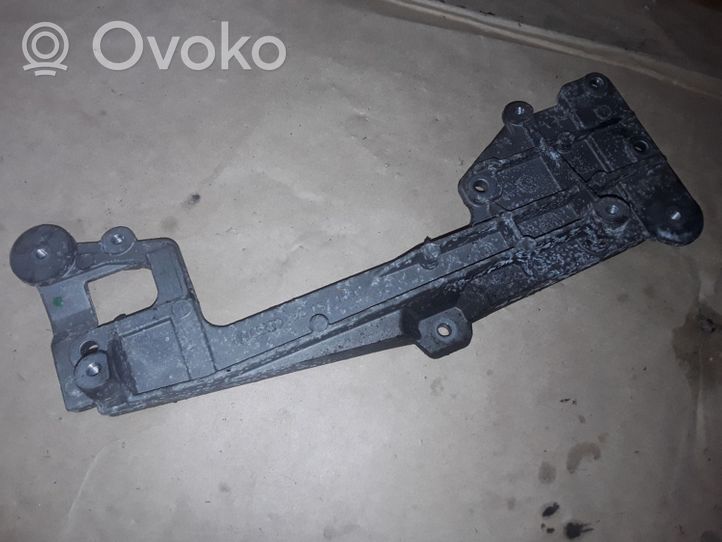 Skoda Octavia Mk2 (1Z) Supporto della valvola di raffreddamento EGR 03G131159