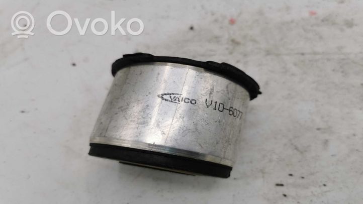 Audi A4 S4 B7 8E 8H Boccola per braccio anteriore V106077