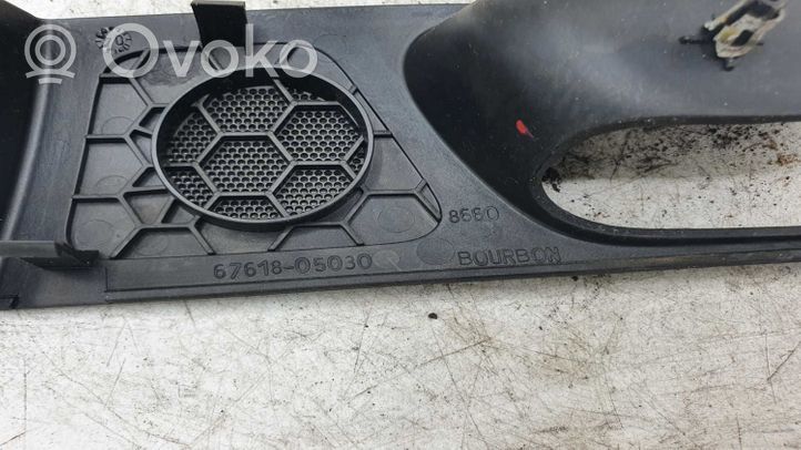 Toyota Avensis T250 Copertura altoparlante della portiera posteriore 6761805030