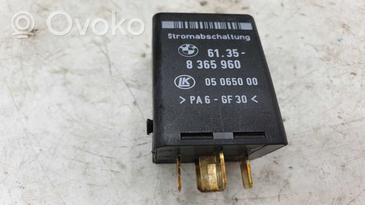 BMW 5 E39 Charging relay 61358365960