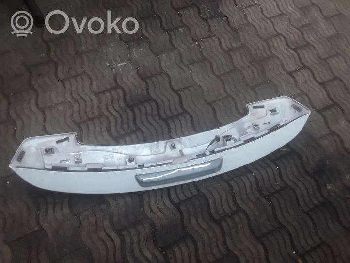 Toyota Avensis T270 Spoiler del portellone lunotto posteriore 7608505060