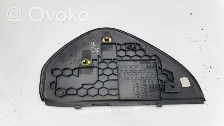 Seat Leon (1M) Rivestimento estremità laterale del cruscotto 1M0857