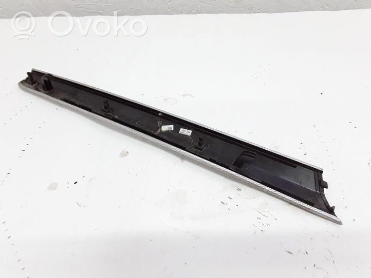 Audi Q7 4L Baguette moulure de porte arrière 4L0867419