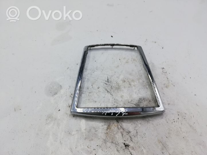 Toyota Corolla Verso E121 Rivestimento in plastica cornice della leva del cambio 