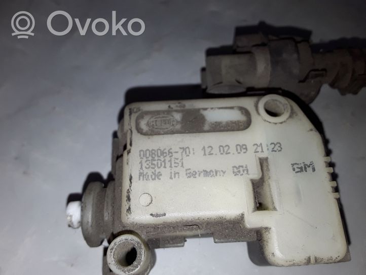 Opel Insignia A Moteur de verrouillage trappe à essence 13501151