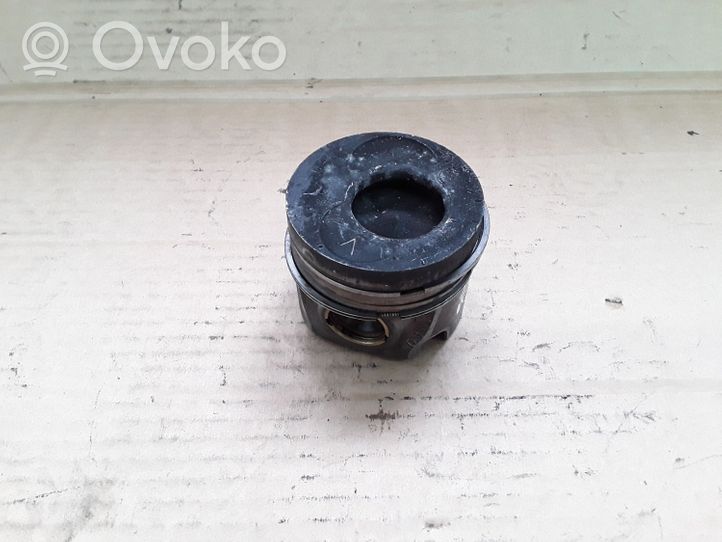 Volkswagen Touareg I Piston 81L112