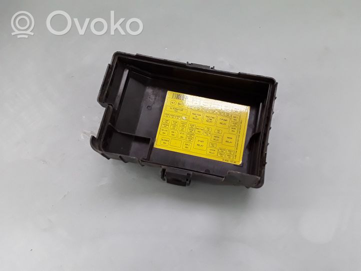 KIA Carens II Fuse box cover 919501D140