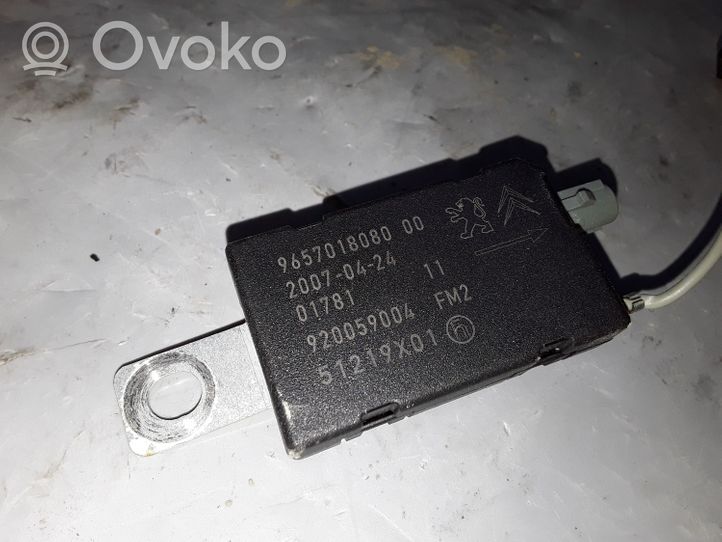 Citroen C4 Grand Picasso Pystyantennivahvistin 9657018080