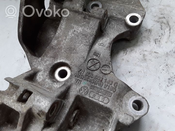 Volkswagen Sharan Supporto del generatore/alternatore 03L903143Q