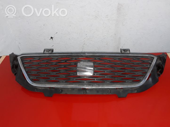 Seat Toledo IV (NH) Grotelės priekinės 6JA853668A