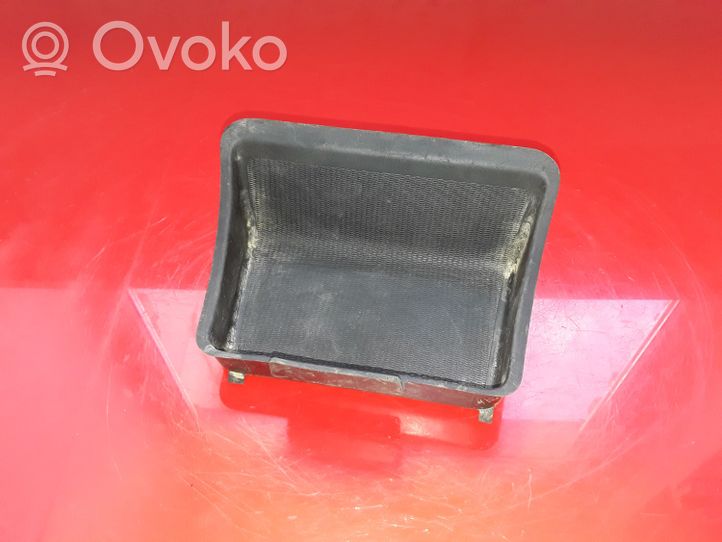 Volvo V40 Panelės stalčiuko/lentinėlės paklotėlis 01302313