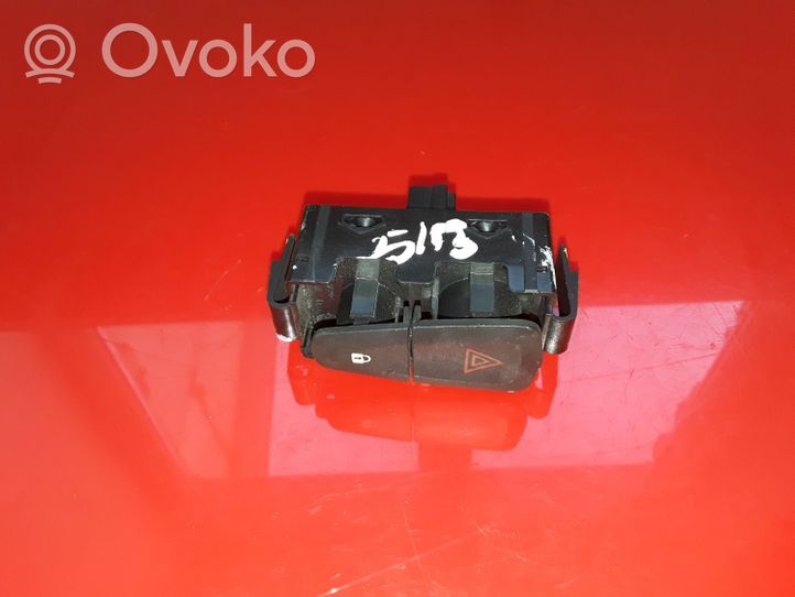 Dacia Dokker Hätävilkkujen kytkin E3160101