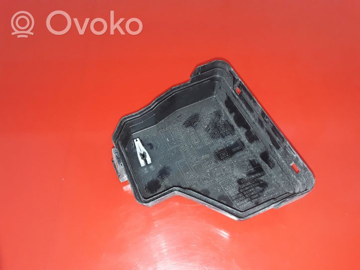 Toyota Verso-S Fuse box cover 8266252490