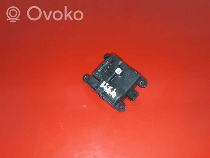 Nissan Murano Z51 Motor/activador trampilla de calefacción A2482027B00002