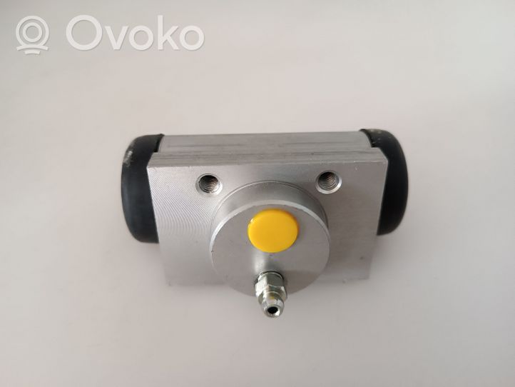 Volkswagen Amarok Master brake cylinder 2H0611053