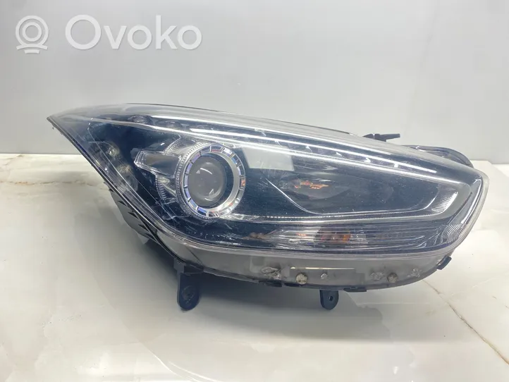 Hyundai i40 Lampa przednia 921023ZXXX