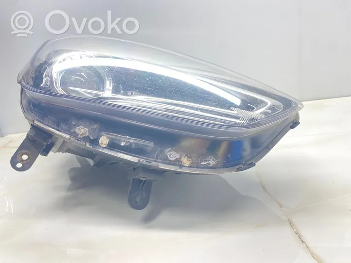 Hyundai i40 Lampa przednia 921023ZXXX