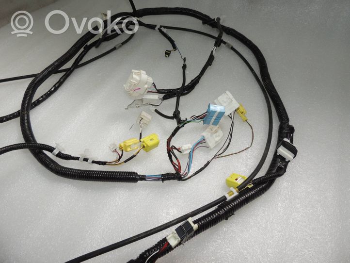 Toyota Yaris XP210 Mazo de cables interior derecho 82161K0A40