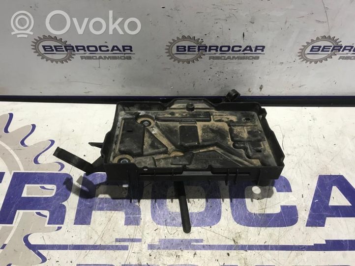 Fiat Grande Punto Держатель аккумулятора 50518764