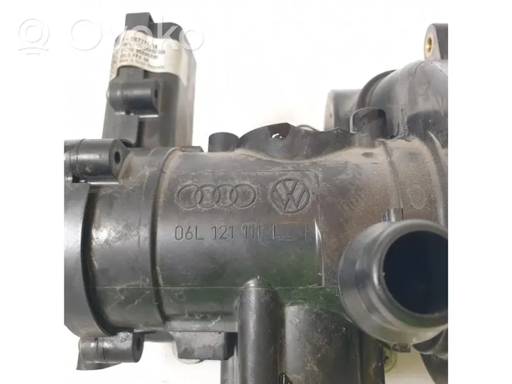 Audi A3 S3 8V Termostaatin kotelo 06L121111L